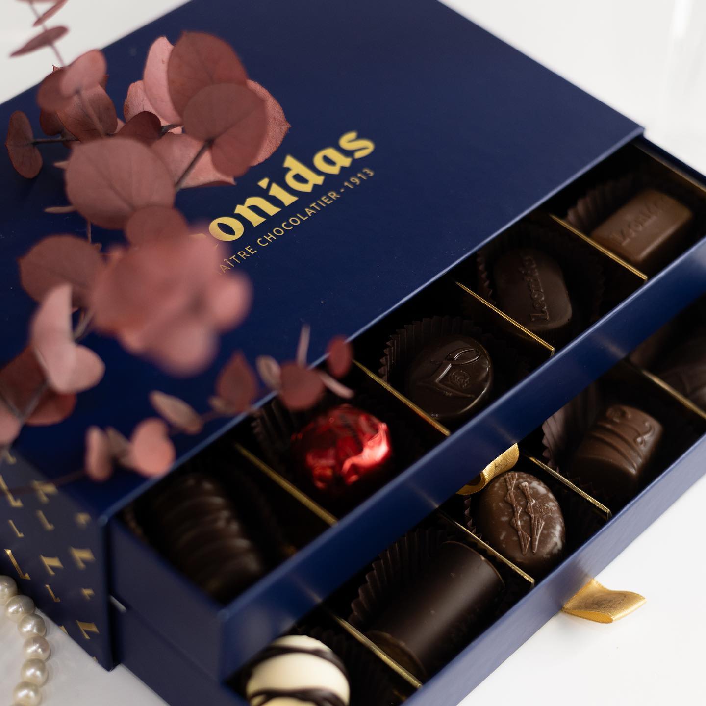 Recunoaște-ți iubirea într-un mod original. Și cel mai delicios ciocolată din lume te va ajuta!
Ambalajul elegant și aroma de neuitat. Colecțiile «Ziua Îndrăgostiților» sunt deja în magazinul nostru de ciocolată, deci nu vei avea motive să uiți să cumperi un cadou pentru jumătatea ta!
Și amintește-ți, ciocolata este cea mai bună recunoaștere a iubirii.

📮Sfatul Țării 15
☎️07 99 88 018
🌎leonidascafe.md
___________________________

Признайтесь в любви оригинально. А самый вкусный шоколад в мире Вам поможет! 
Элегантная упаковка и незабываемый аромат. Коллекции «День святого Валентина» уже в нашей шоколадной лавке, так что у вас не будет повода забыть купить подарок для своей второй половинки!
И помните, шоколад — это лучшее признание в любви

📮Сфатул Цэрий 15
☎️07 99 88 018
🌎leonidascafe.md